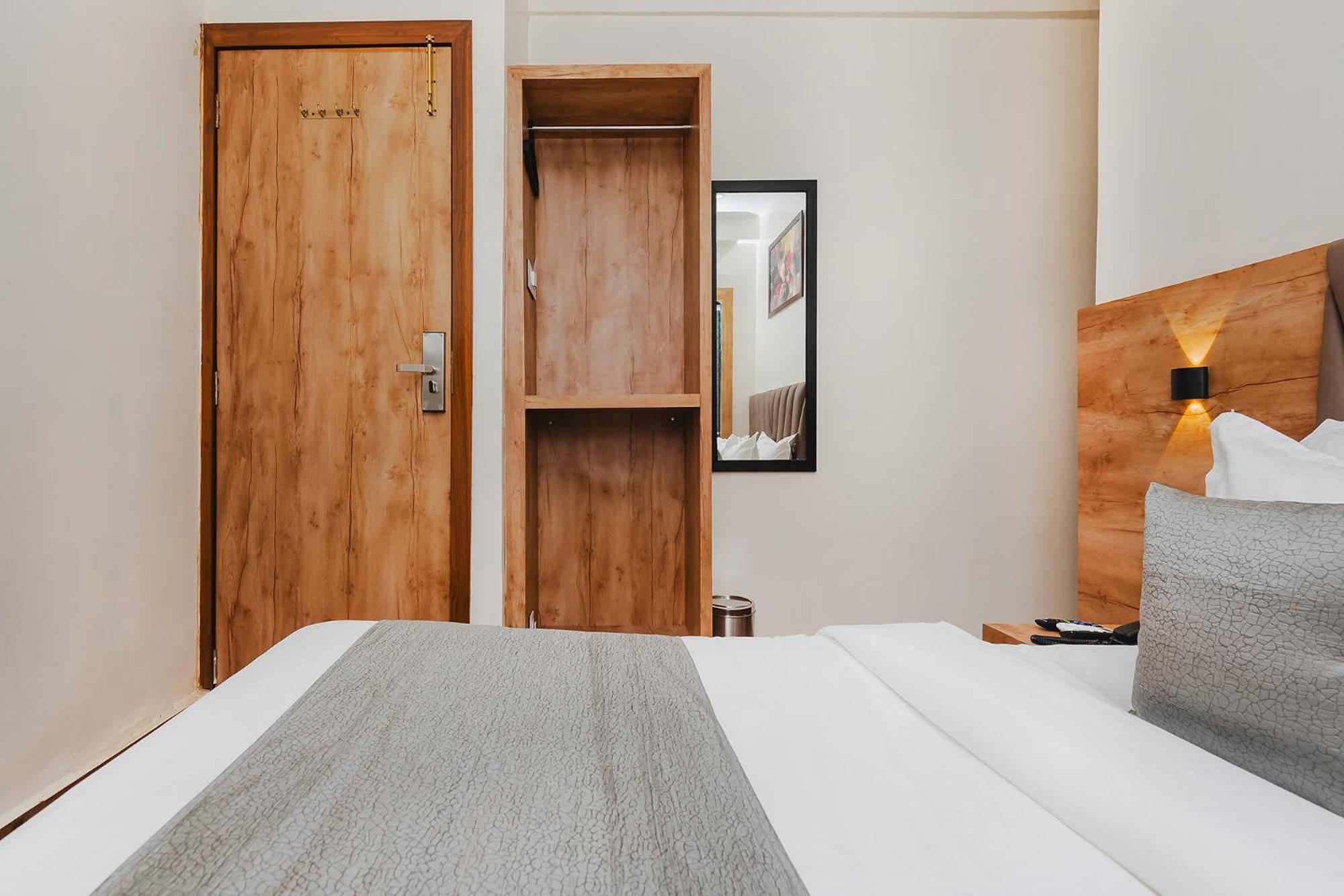 Fabhotel Airport Palace - Nr International Airport होटल 3*
